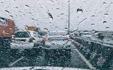رعایت فاصله طولی و سرعت مطمئنه در هوای بارانی و جاده لغزنده ضامن پیشگیری از وقوع تصادفات است