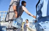 توزیع ۲۵ هزار بطری آب معدنی بین زائران مراسم دعای عرفه مهران