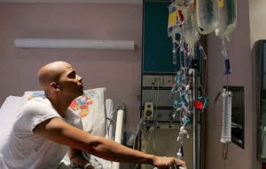 وزیر بهداشت: درمان سرطان در کشور رایگان می‌شود