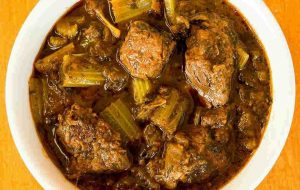 طرز تهیه خورشت کرفس تبریزی؛ طعمی که فراموش‌تان نمی‌شود