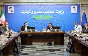 امسال باید افزایش تولید ۳۰۰هزار دستگاه خودرو عملیاتی شود/ خودروسازان شفاف سازی کنند مقصر آشفتگی بازار کیست