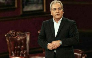 وقتی برنامه دورهمی سمبل نقد می‌شود؛ آیا سلبریتی‌ها جای نخبگان را گرفته‌اند؟