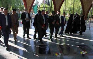 ادای احترام به شهدا آغازگر برنامه‌های هفته روابط‌عمومی در ایلام