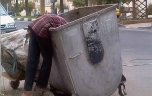 جویندگان روزی در سطل های زباله *کورش سهرابی-روزنامه نگار جویندگان روزی در سطل های زباله *کورش سهرابی-روزنامه نگار