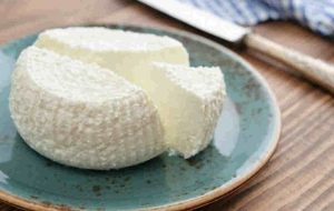 طرز تهیه پنیر در خانه؛ از نتیجه کار حتما لذت می‌برید