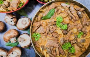 طرز تهیه چیکن استراگانف؛ طعمی به یاد ماندنی