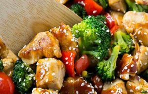 طرز تهیه خوراک مرغ؛ رژیمی و متفاوت