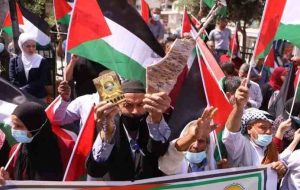 فلسطینیان علیه توافق سازش تظاهرات کردند