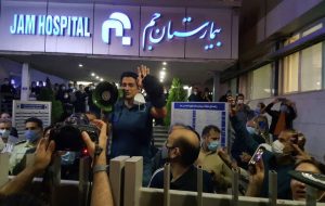 پیکر پدرم در جوار فردوسی آرام می‌گیرد