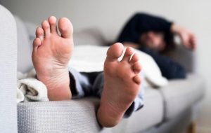 اگر دیابت داریم چطور مراقب سلامت پاهای خود باشیم؟ اگر دیابت داریم چطور مراقب سلامت پاهای خود باشیم؟