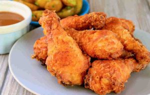طرز تهیه مرغ کنتاکی؛ به جزئیات دقت کنید طرز تهیه مرغ کنتاکی؛ به جزئیات دقت کنید