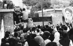 تسخیر لانه جاسوسی سرآغاز فروریختن ابهت پوشالی آمریکاست