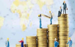 دو روایت از رشد اقتصادی؛ کدام آمارها به واقعیت نزدیک است؟