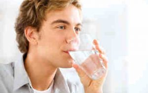 چرا باید به میزان کافی آب بنوشیم؟