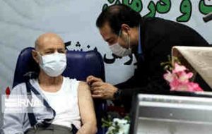 همه سالمندان بالای ۸۰ سال تا هفته آینده علیه کرونا واکسینه میشوند همه سالمندان بالای ۸۰ سال تا هفته آینده علیه کرونا واکسینه میشوند
