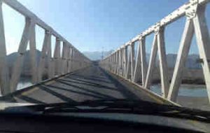 پل آسیب دیده بان رحمان مهران بازسازی شد