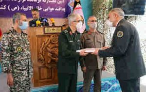 حکم انتصاب فرمانده قرارگاه مشترک پدافند هوایی خاتم الانبیا(ص) اهدا شد