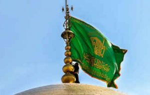 پرچم سبز رضوی بر گنبد حرم مطهر حضرت امام رضا (ع) برافراشته شد