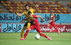 تساوی بد موقع سپاهان؛ فولاد صدرنشینی را به پرسپولیس هدیه داد