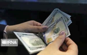 کاهش ۲۹۸ تومانی قیمت دلار در نخستین روز هفته
