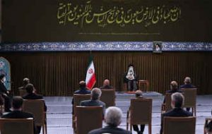رهبر انقلاب:حرکت انقلابی یعنی حرکت خردمندانه/حرف و عمل دولت یکی باشد