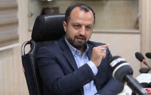 خاندوزی: بانک‌ها مکلف به پرداخت بدون ضامن تسهیلات زیر ۱۰۰ میلیون تومان شدند