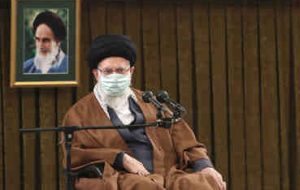 رهبر انقلاب: جهاد کارآفرینان وکارگران در سنگر تولید موجب اعتراف آمریکا به شکست جنگ اقتصادی شد