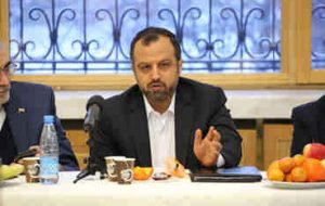 دستور مجدد وزیر اقتصاد به بانک‌ها درباره حذف ضامن از وام‌های خُرد/ بازرسی گسترده از شعب بانک‌ها