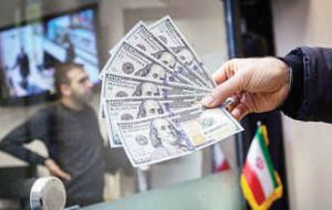 عرضهکنندگان میتوانند ارز خود را به قیمت توافقی در بازار بفروشند/ ارز به میزان کافی وجود دارد عرضهکنندگان میتوانند ارز خود را به قیمت توافقی در بازار بفروشند/ ارز به میزان کافی وجود دارد