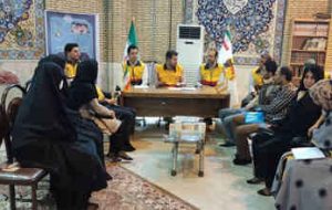 برپایی میز خدمت شرکت برق در حاشیه نماز جمعه ایلام