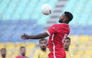 پیراهن سید جلال بر تن فوق ستاره پرسپولیس پیراهن سید جلال بر تن فوق ستاره پرسپولیس