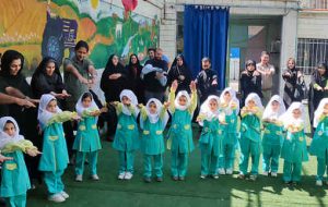 ماه مهر با یک بغل مهربانی ماه مهر با یک بغل مهربانی