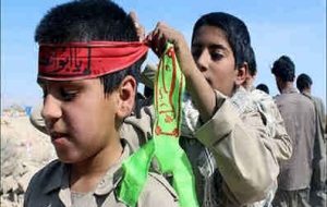 دانش آموزان در دوران دفاع مقدس فرهنگ ایثار و شهادت را سرلوحه خود قرار دادند دانش آموزان در دوران دفاع مقدس فرهنگ ایثار و شهادت را سرلوحه خود قرار دادند