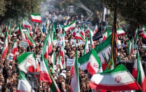 پاسخ محکم ملت به آشوبگران؛ ایران به پا خاست پاسخ محکم ملت به آشوبگران؛ ایران به پا خاست
