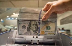 اوراق گواهی ارزی، آرامش را به بازار ارز بازمی‌گرداند/ کاهش شدید تقاضا در بازار