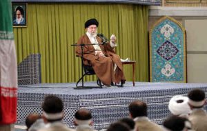 هیچ ایرانی باغیرتی حاضر نیست دائم به آمریکا باج بدهد/بچههای تیم ملی چشم ملت ما را روشن کردند هیچ ایرانی باغیرتی حاضر نیست دائم به آمریکا باج بدهد/بچههای تیم ملی چشم ملت ما را روشن کردند