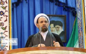 امام جمعه ایلام: سکوت خواص در شرایط حساس کنونی جایز نیست