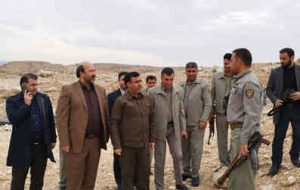 کانون های گرد و غبار در مهران و دهلران مالچ پاشی می شود کانون های گرد و غبار در مهران و دهلران مالچ پاشی می شود