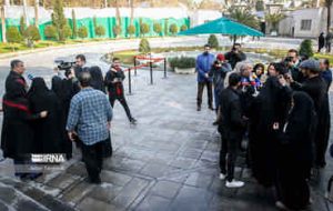 آدرس آقای وزیر به جاماندگان یارانه در حیاط دولت آدرس آقای وزیر به جاماندگان یارانه در حیاط دولت