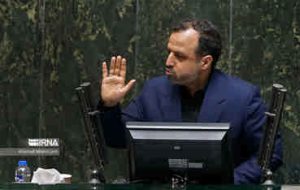 خاندوزی: دولت هیچ نفعی از گرانی دلار نمی‌برد