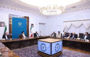 در جلسه فوق‌العاده ستاد هماهنگی اقتصادی دولت صورت گرفت؛ بررسی گزارش سازمان برنامه از تغییرات لایحه بودجه و بانک مرکزی از کاهش نرخ ارز
