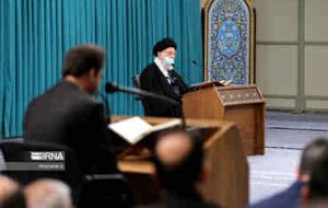 هدف از تلاوت قرآن تأثیرگذاری بر شنوندگان آن باشد هدف از تلاوت قرآن تأثیرگذاری بر شنوندگان آن باشد