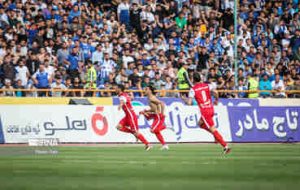 رقص پرچمهای سرخ بر فراز آسمان پایتخت؛ پرسپولیس با فتح دربی به صدر رسید رقص پرچمهای سرخ بر فراز آسمان پایتخت؛ پرسپولیس با فتح دربی به صدر رسید