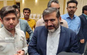 خوزستان سرزمین فرصت‌ها؛ وزیر فرهنگ: خودکفایی در تولید کاغذ از سیاست‌های راهبردی دولت است