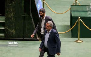 نمایندگان مجلس با ادامه کار فاطمی امین در وزارت صمت مخالفت کردند