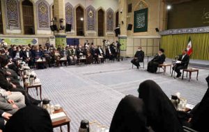 در دیدار جمعی از شاعران و استادان زبان و ادب پارسی؛ رهبر انقلاب: ویژگی ممتاز شعر فارسی تولید سرمایههای معرفتی و معنوی است در دیدار جمعی از شاعران و استادان زبان و ادب پارسی؛ رهبر انقلاب: ویژگی ممتاز شعر فارسی تولید سرمایههای معرفتی و معنوی است