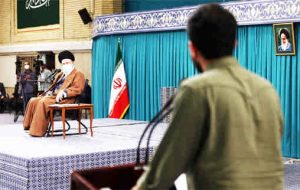 راه روشن انقلاب را با جدیت دنبال کنید/ کشور نیازمند آرمان‌خواهی، امید و عقلانیت است