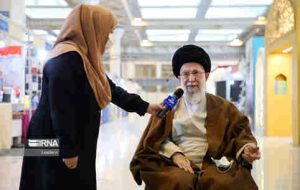 در پایان بازدید از نمایشگاه کتاب تهران؛ رهبر انقلاب: به رغم گسترش فضای مجازی، کتاب همچنان در جایگاه والای خود قرار دارد در پایان بازدید از نمایشگاه کتاب تهران؛ رهبر انقلاب: به رغم گسترش فضای مجازی، کتاب همچنان در جایگاه والای خود قرار دارد