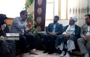 امام جمعه ایلام: خانواده های جانبازان و شهدا، الگوی امروز جامعه برای دفاع از ارزش های انقلاب و اسلام هستند امام جمعه ایلام: خانواده های جانبازان و شهدا، الگوی امروز جامعه برای دفاع از ارزش های انقلاب و اسلام هستند
