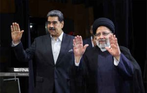 چند نمای متفاوت از سفر به سرزمینِ سرسبز انقلابهای سرخ چند نمای متفاوت از سفر به سرزمینِ سرسبز انقلابهای سرخ